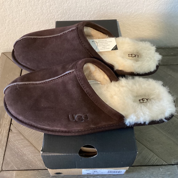 UGG® Men's Scuff Leather Loafers, size 11 - Picture 1 of 8
